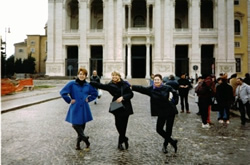 Elena, Barbara e Daniela: tre soprani in posa