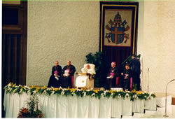 Il Santo Padre saluta la Corale